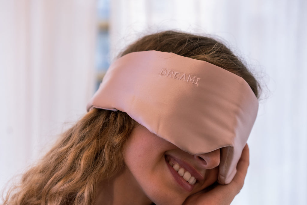 Why Are Silk Eye Masks a Must-Have Item When Travelling?